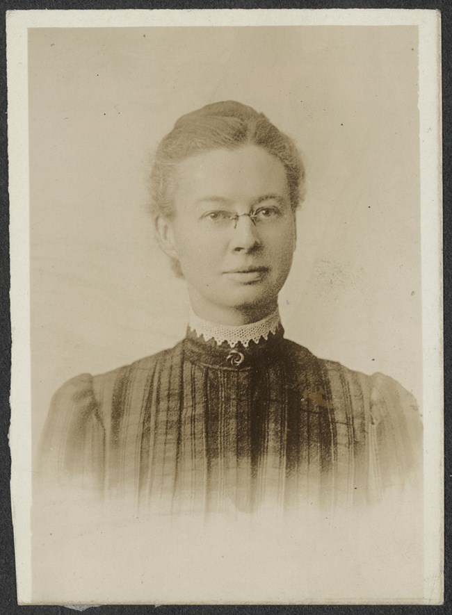 Black and white portrait of Gail Laughlin LOC