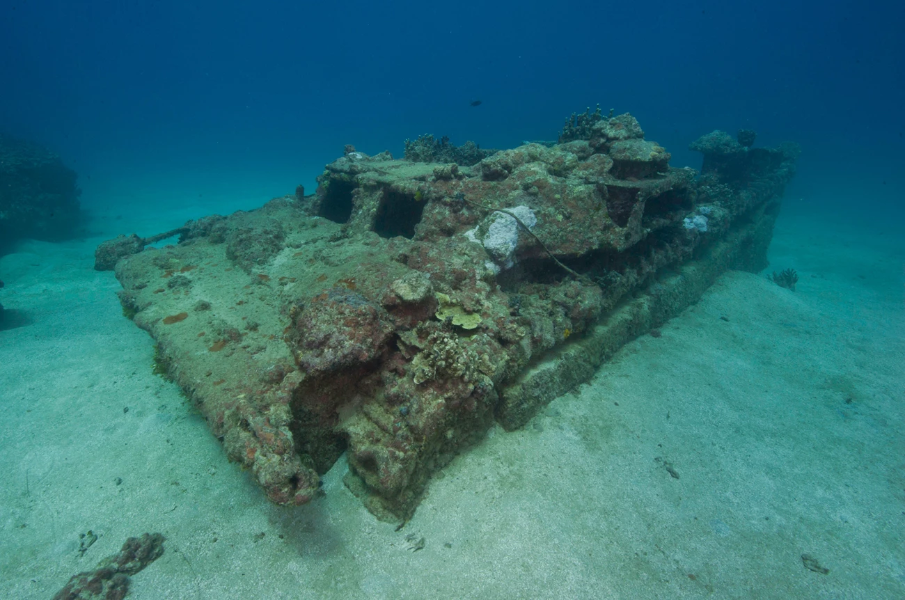 amtrac amphibious tractor This Amtrac amphibious tractor is submerged beneath about 50 feet of water within the Agat Unit of War in the Pacific National Historical Park and is one of few currently known underwater relics from the battle.