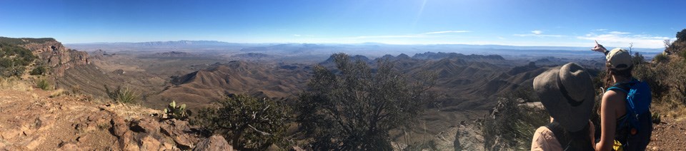 Hikers at the rim