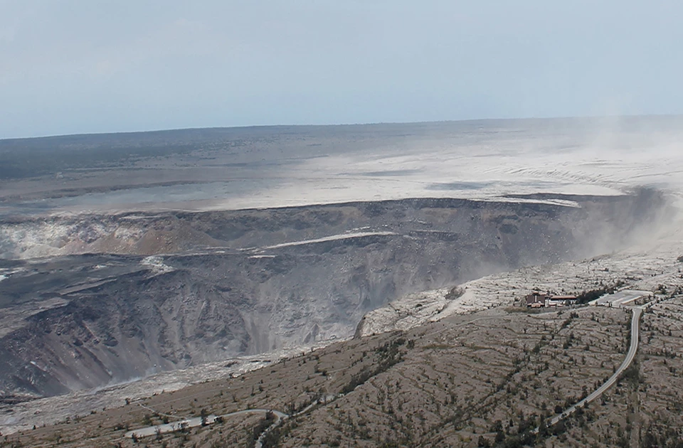 Kīlauea summit on November 28, 2008