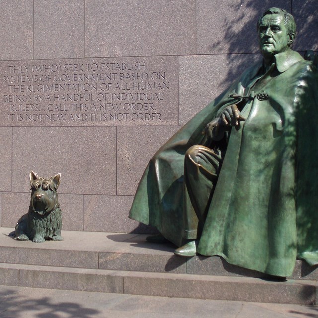 Bronze statue of FDR