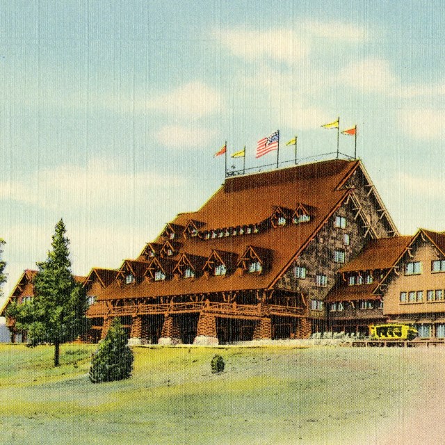 28455. Old Faithful Inn, Yellowstone National Park (Postcard)