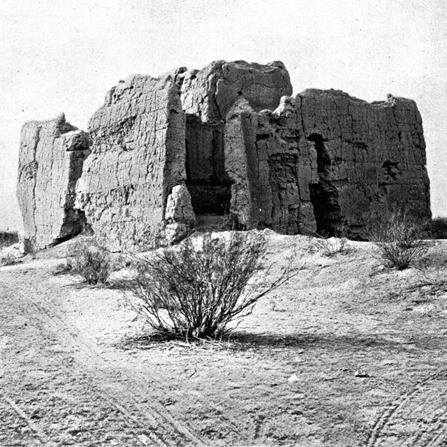 Black and White Photo of the Casa Grande in 1890