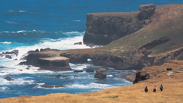 Visitors along coastline. ©Tim Hauf, timhaufphotography.com