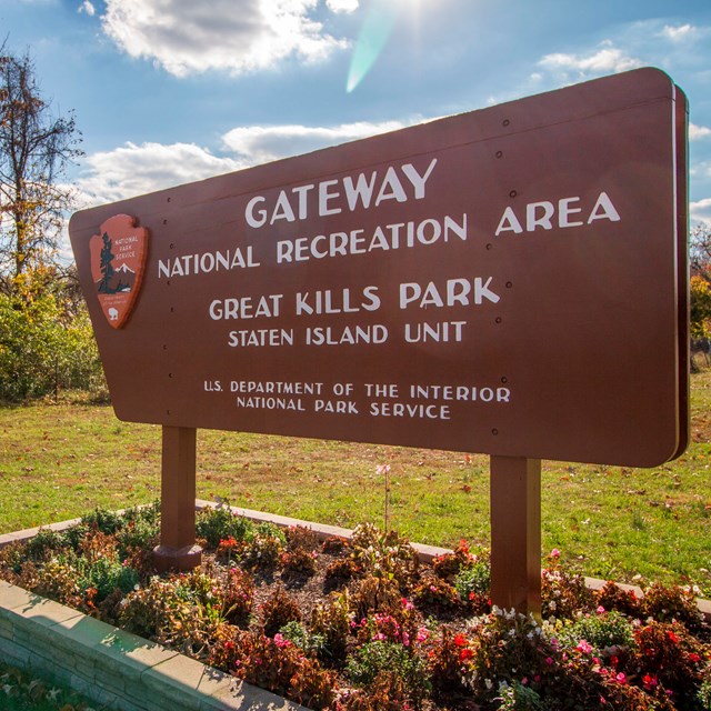 Entrance sign at Great Kills Park