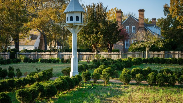 Birdhouse in center of the colonial garden