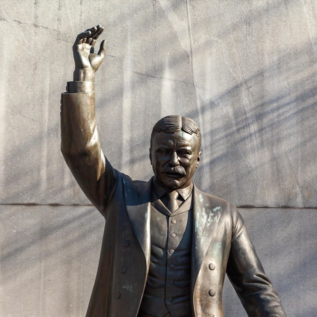 TR Statue