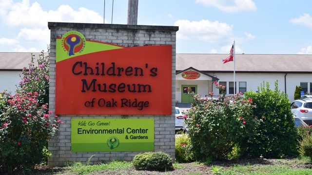  Exterior photo of a former elementary school, now a museum.