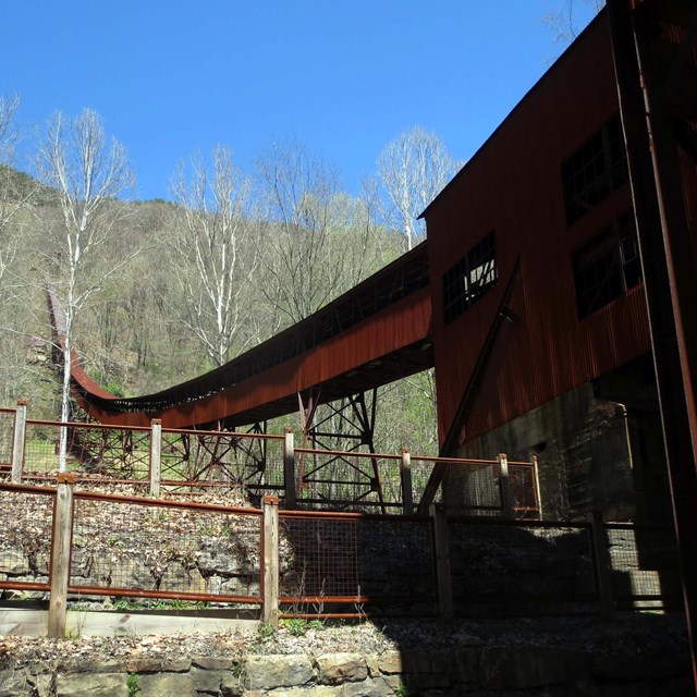 coal conveyor and tipple