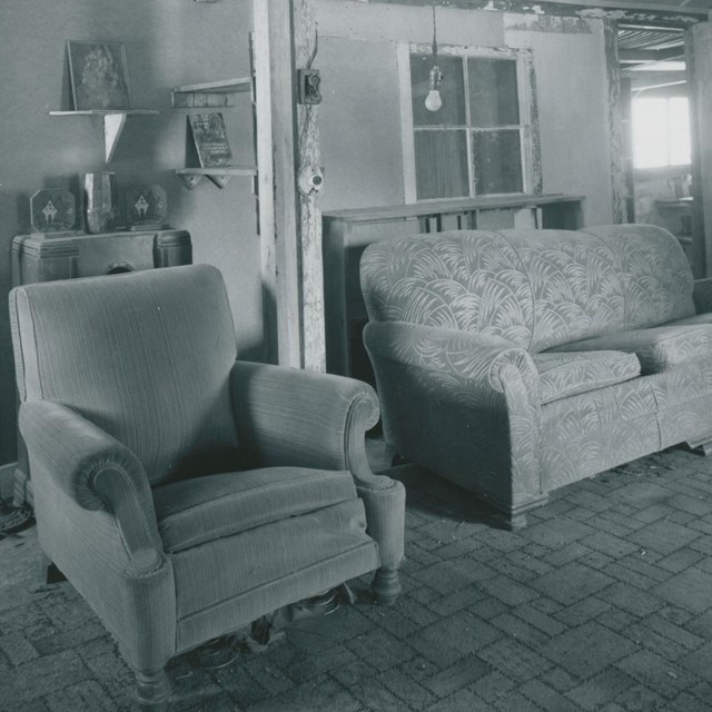 Parlor View, Bath to Left Rear - Desert Queen Ranch, Keys Ranch House, Twentynine