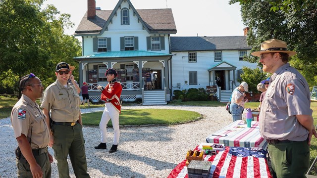 Image of NPS Rangers and MPS Rangers talking in front of Todd's Inheritance