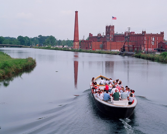 A small boat in a canal