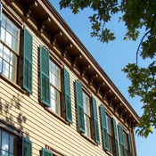 Closeup of the Lincoln Home-a tannish building with green shutters and a porch on the side