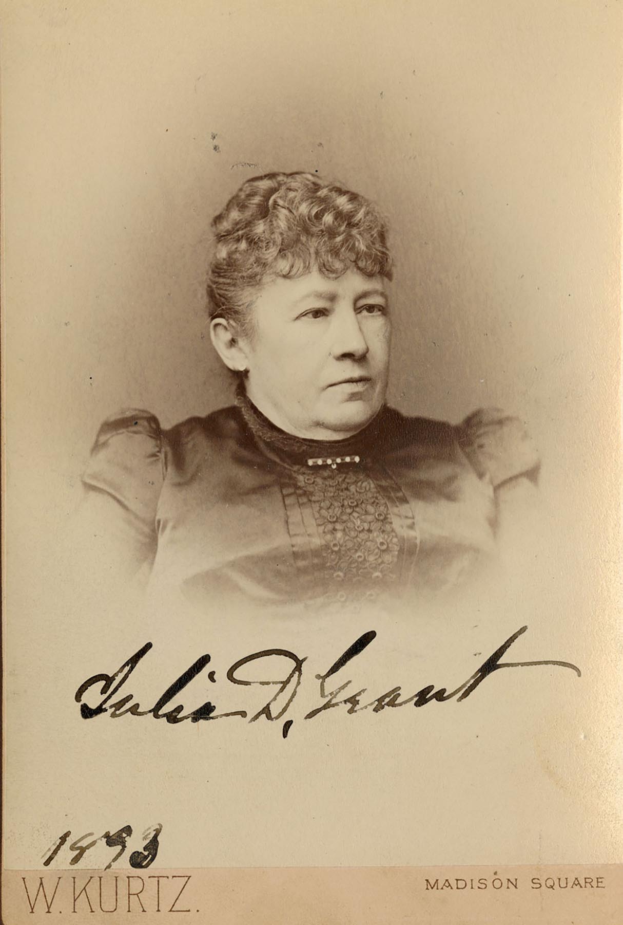 (Cabinet card, Julia Dent Grant) 