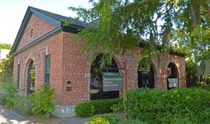 A one story brick building with a sign that says Reconstruction Era National Historical Park