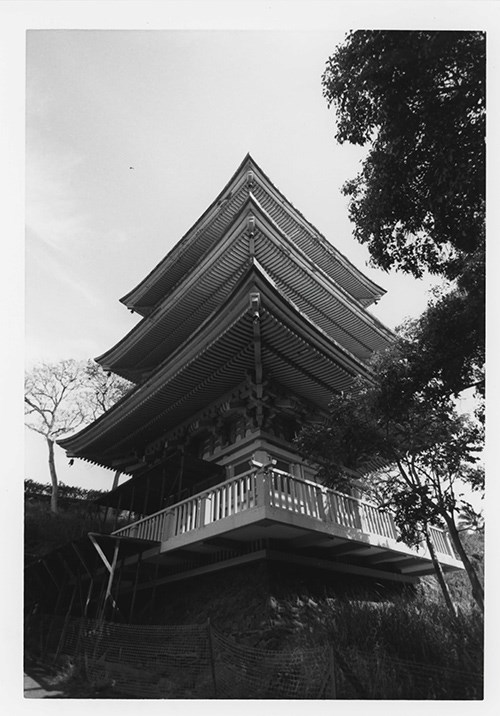 Kyoto Gardens of Honolulu Memorial Park, Hawaii, ref# 04000020 Three tier pagoda