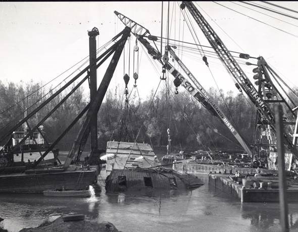 Cranes raising the USS Cairo