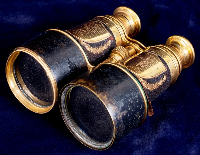 GENERAL THOMAS SWEENY PRESENTATION BINOCULARS